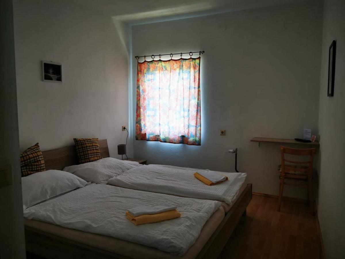 Hotel Goldene Krone Mistelbach Zewnętrze zdjęcie