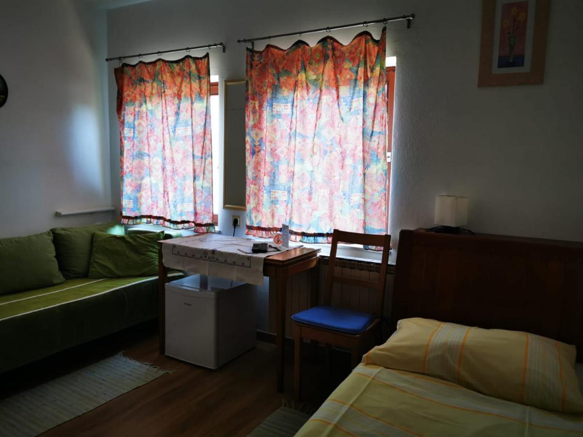 Hotel Goldene Krone Mistelbach Zewnętrze zdjęcie
