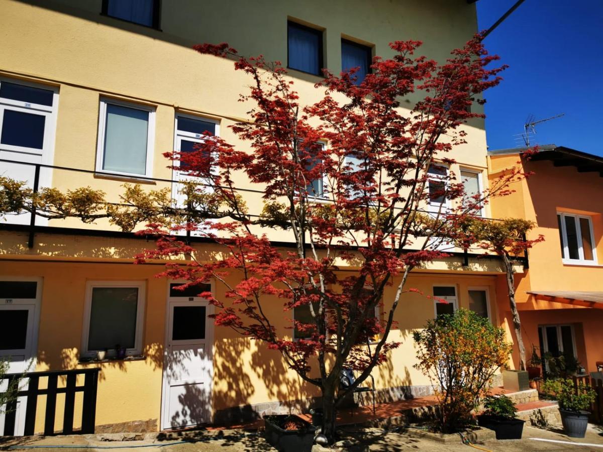 Hotel Goldene Krone Mistelbach Zewnętrze zdjęcie